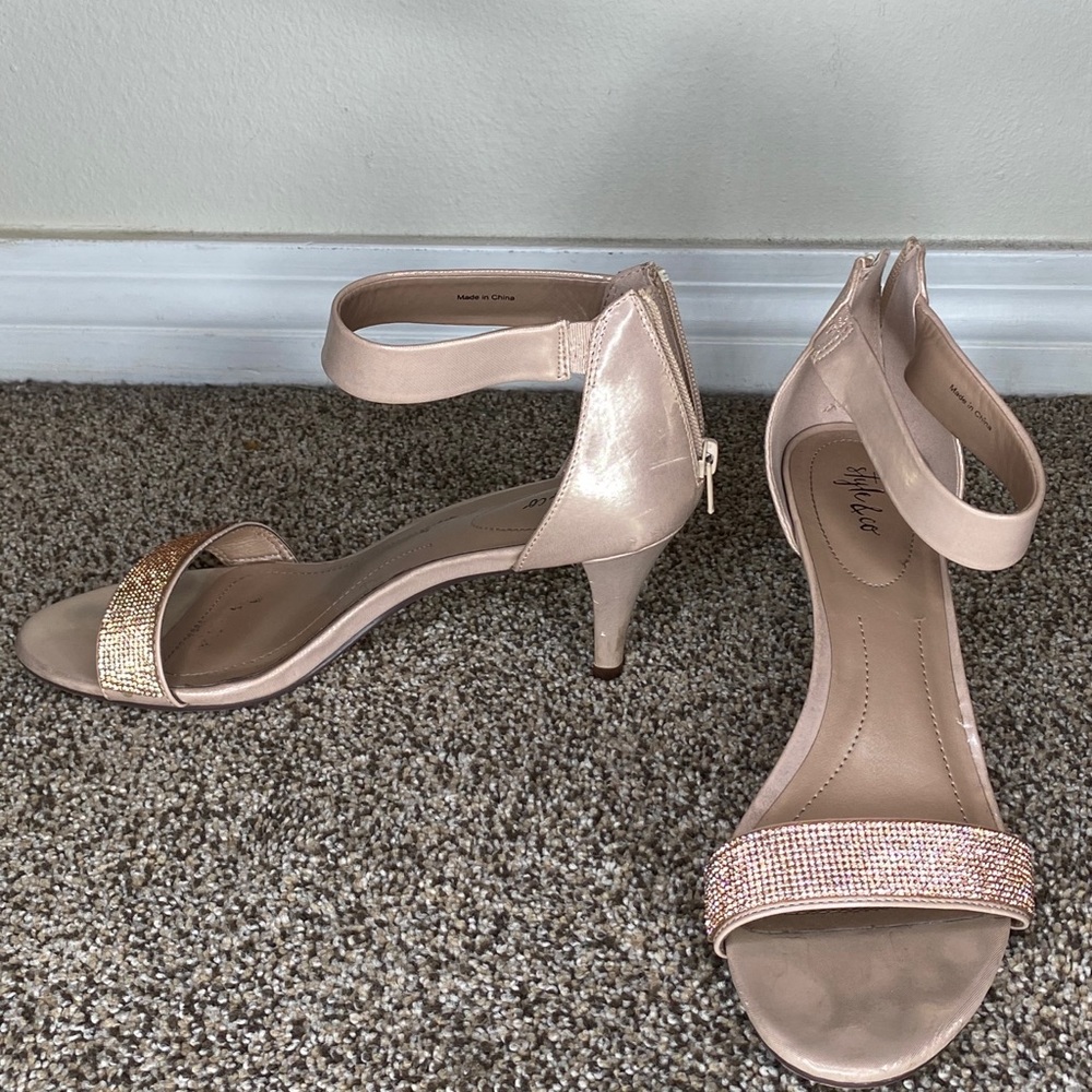 i am selling a pair of formal shoes